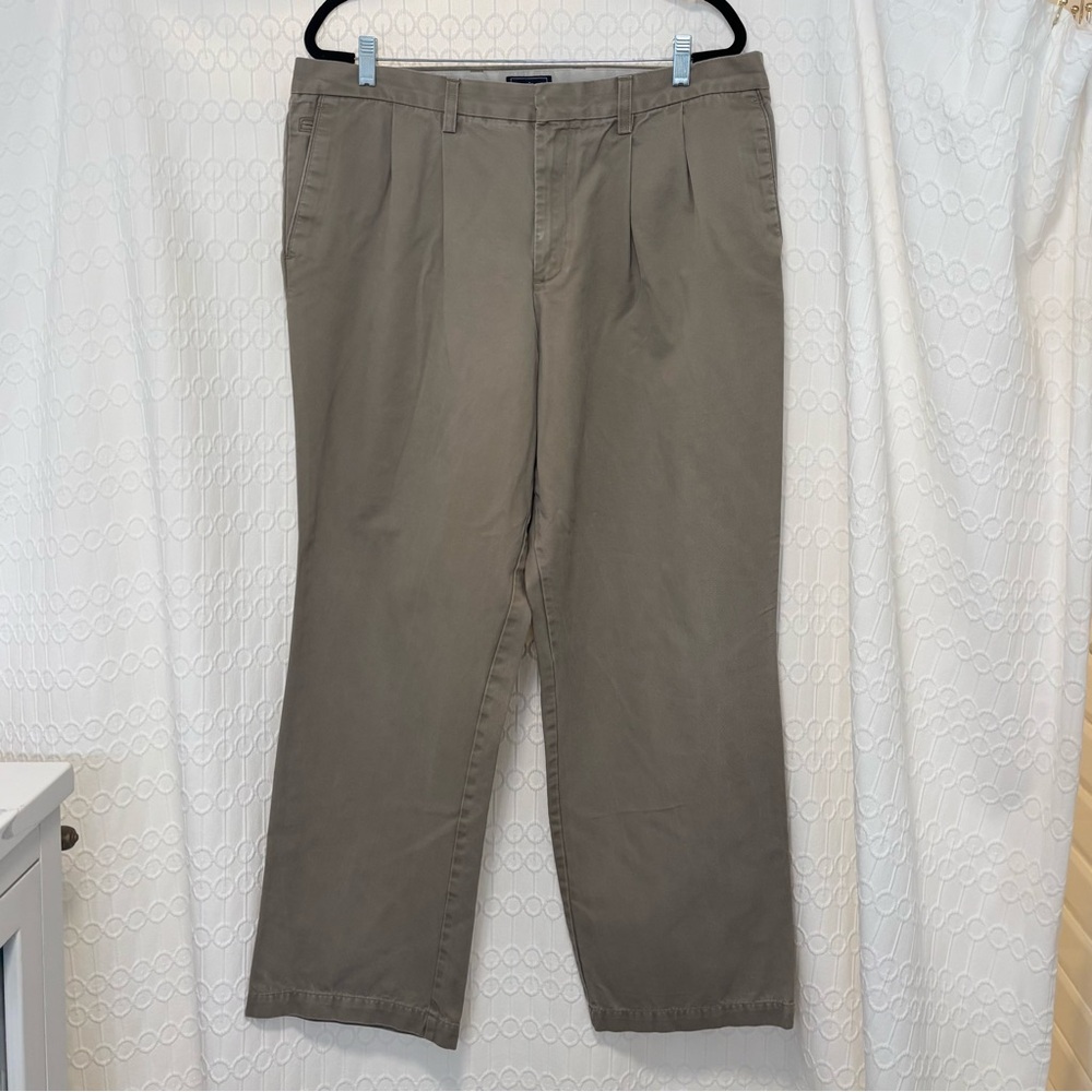 Dockers Men's Relaxed Fit Khaki Pants Pleated
